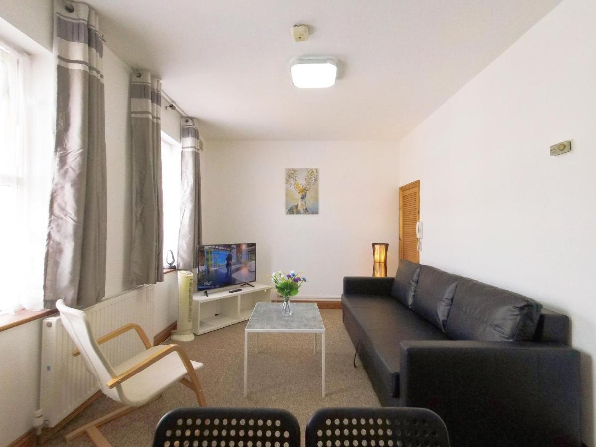 דירות לונדון Carnation Flat A In Wembley מראה חיצוני תמונה